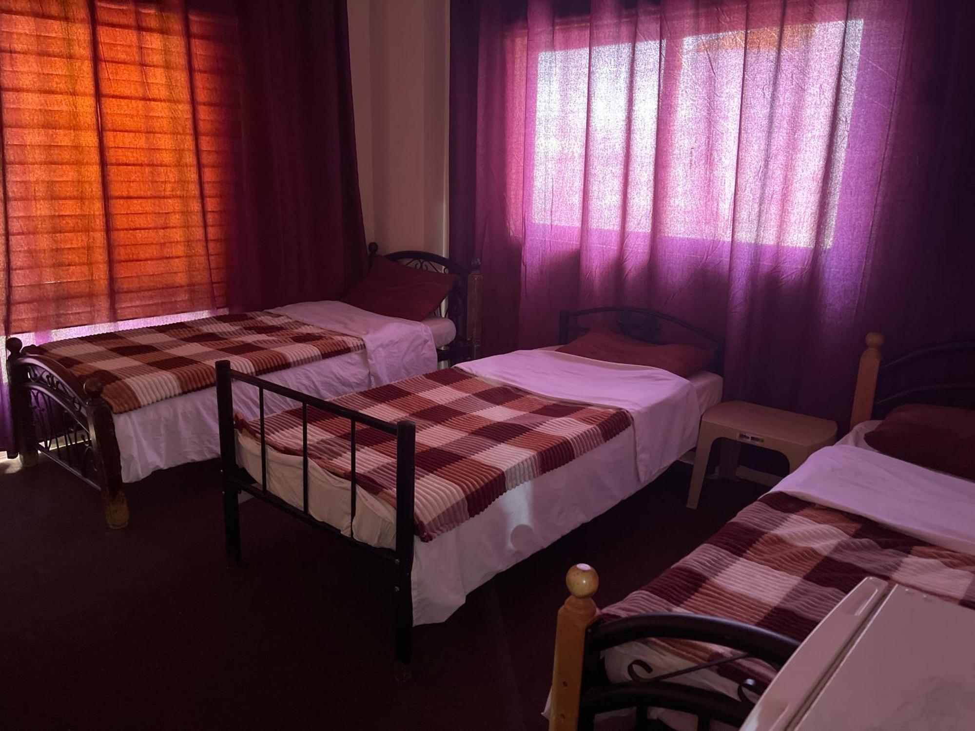 Pizza Street Hostel العقبة المظهر الخارجي الصورة